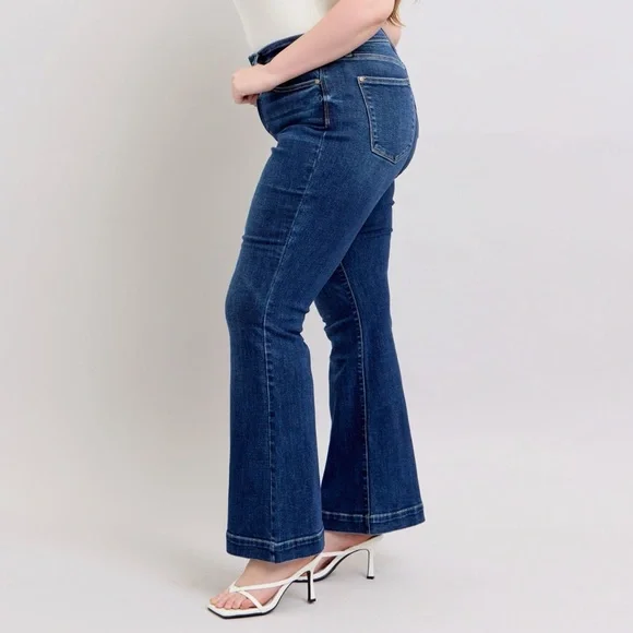 Judy Blue Full Size High Rise Flare Jeans with Pockets Plus Size - Picture 3 of 16